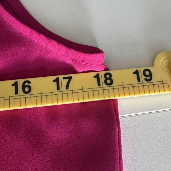 Violet + Claire Sleeveless Fuchsia Keyhole Blouse – Size S - Picture 4 of 5